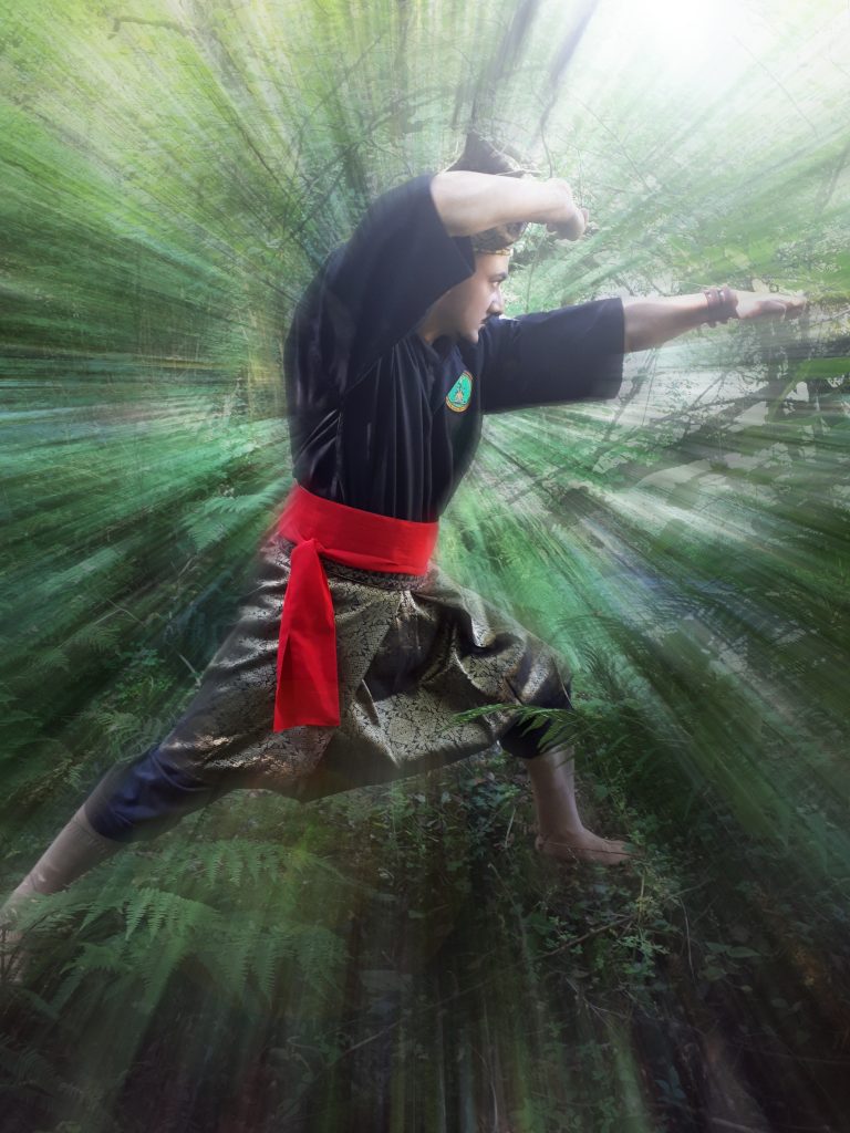 Forrest side pose chizel strike